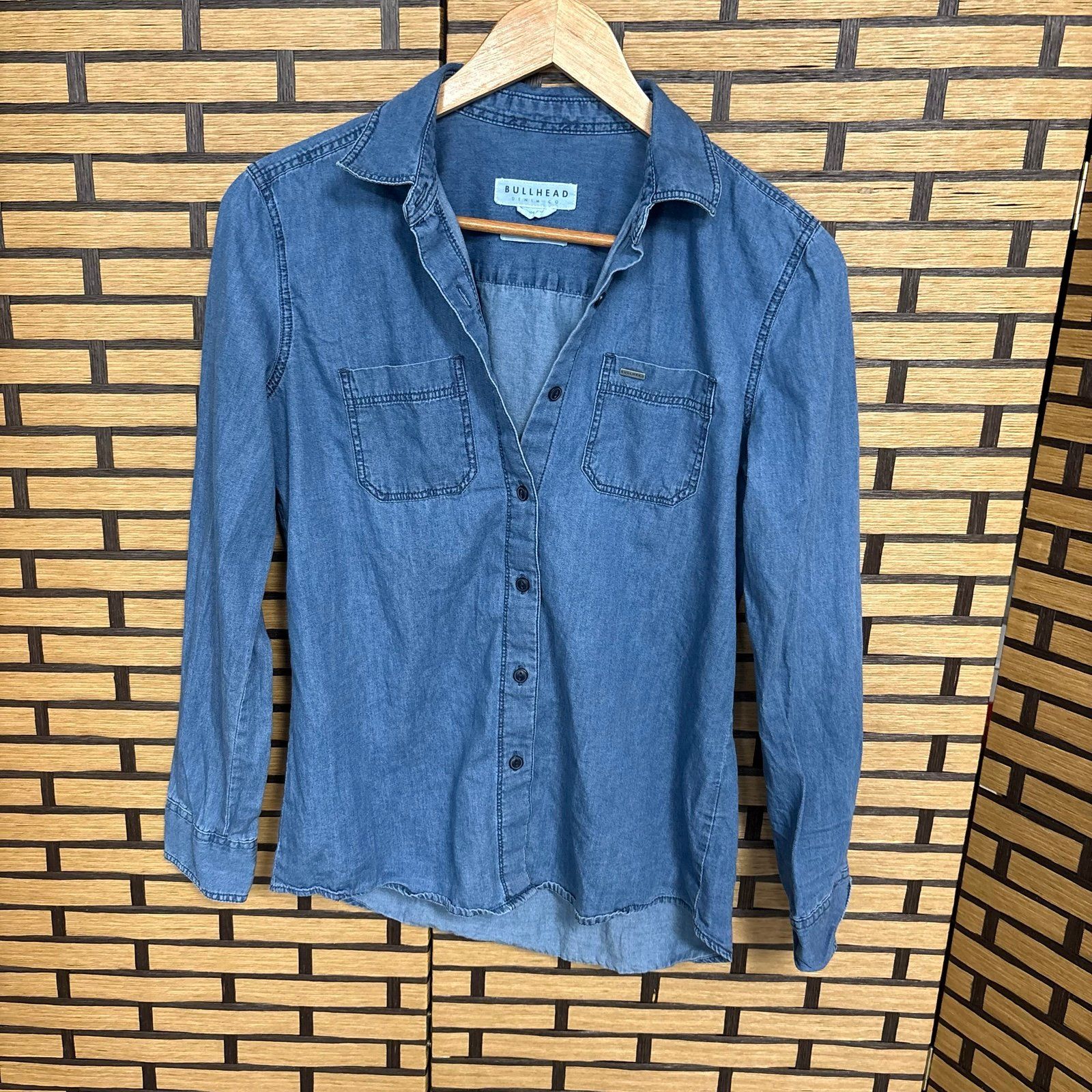 Bullhead Denim Co Chambray Button Down Shirt Size Small